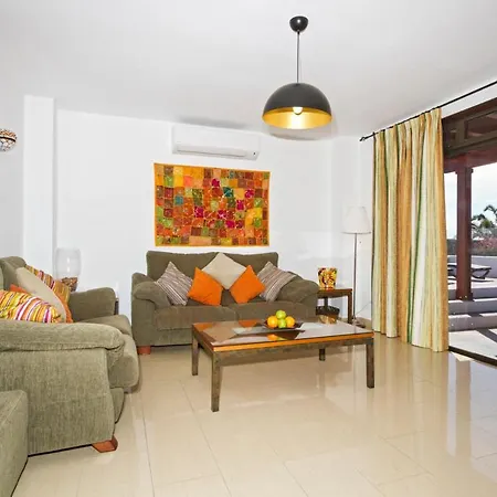 Puerto Del Carmen Sleeps 6 Pool Wifi Villa Puerto del Carmen (Lanzarote)