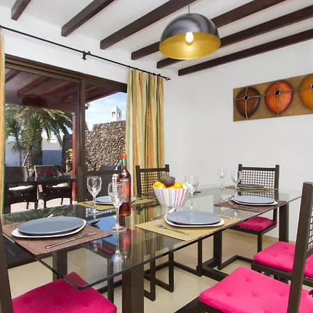 Puerto Del Carmen Sleeps 6 Pool Wifi Villa *